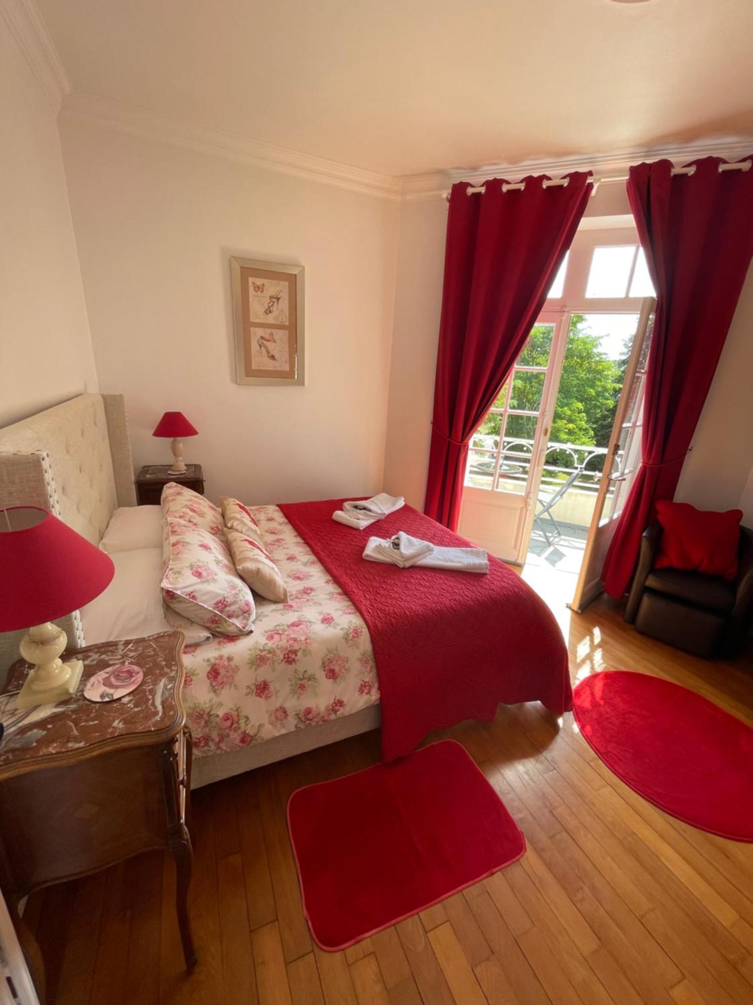 Vue du Château d'Excideuil Extérieur photo
